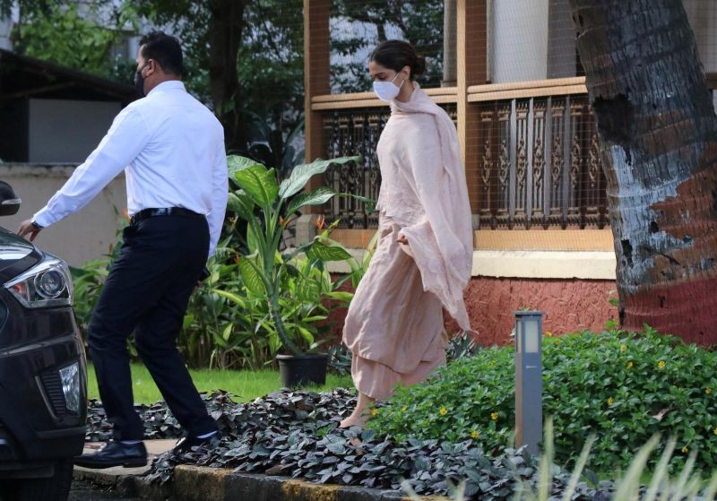 Bollywood actress Deepika Padukone leaves a guesthouse after she was questioned by Narcotics Control Bureau (NCB) officials in Mumbai on September 26. (Reuters Photo)